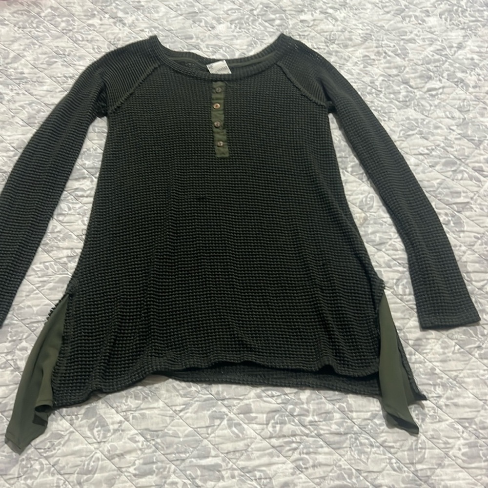 Blue pepper women’s shirt size small